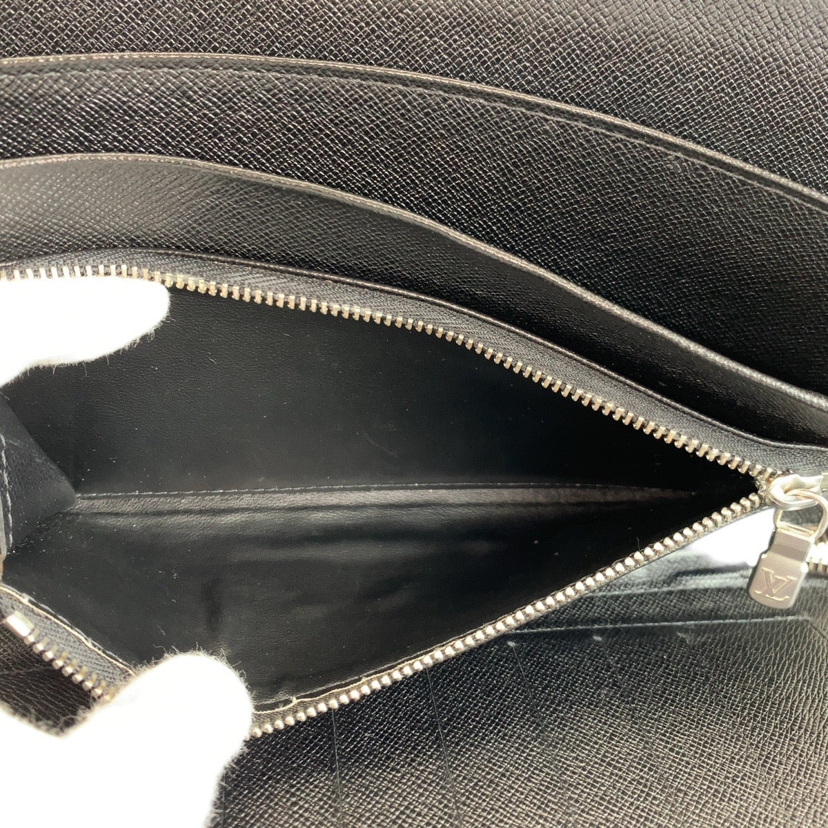 23727
LOUIS VUITTON ルイヴィトン タイガ オーガナイザー アトール ブラック 黒 シルバー金具 レザー M30652 長財布 オーガナイザー メンズ ABP28
