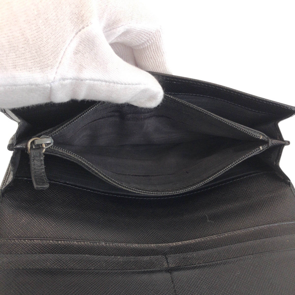 23730
PRADA プラダ サフィアーノ 三角ロゴプレート ブラック 黒 シルバー金具 レザー 長財布 ロングウォレット レディース AB16
