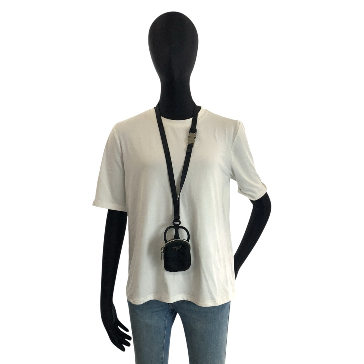 23735
PRADA プラダ テスート 三角ロゴプレート ブラック 黒 シルバー金具 ナイロン / ラバー 携帯 スマホアクセサリー レディース A35
