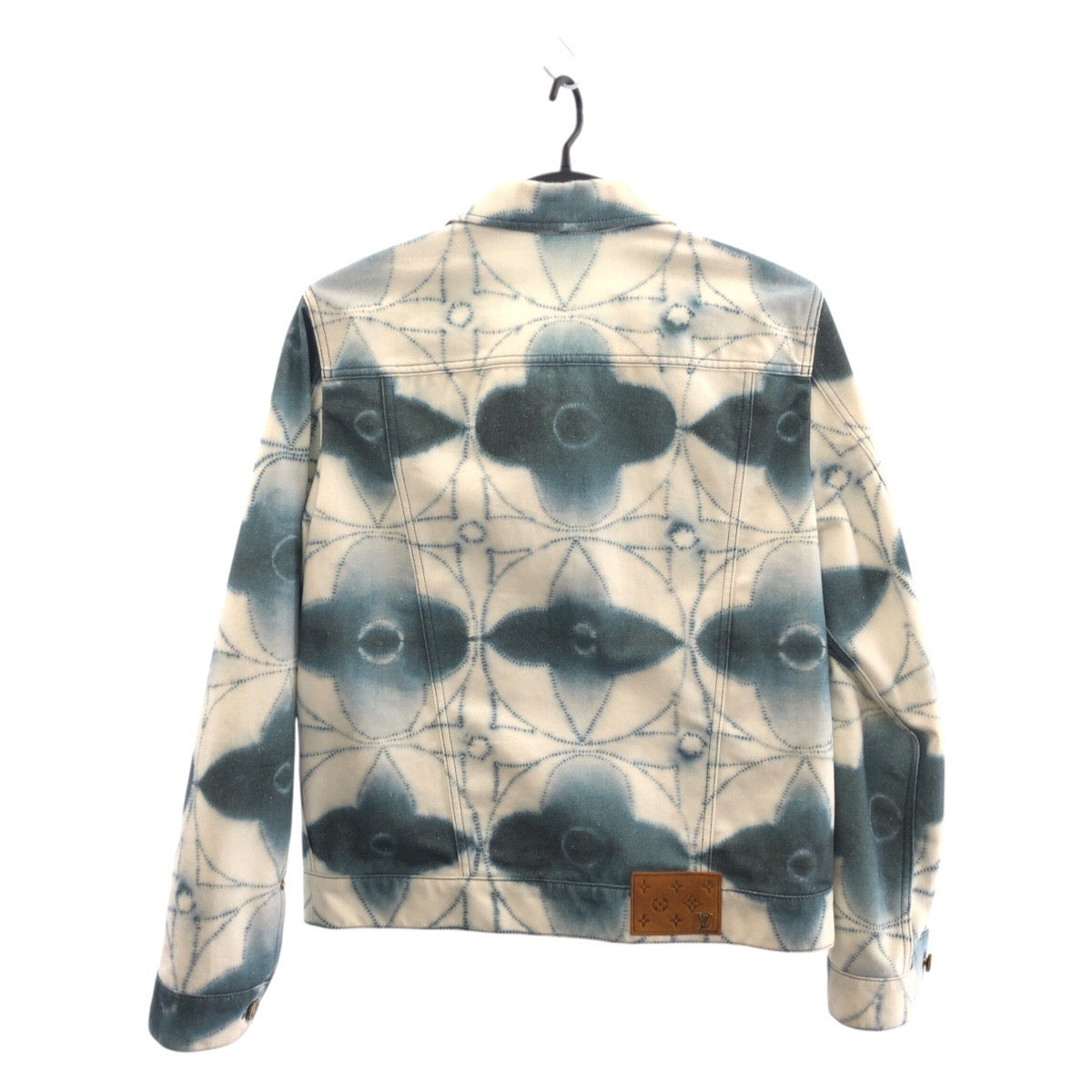 23776
LOUIS VUITTON ルイヴィトン モノグラム シボリプリンテッドジャケット サイズ48 ホワイト ブルーゴールド金具 コットン RM231 X67 HOA90W デニムジャケット メンズ ABP140