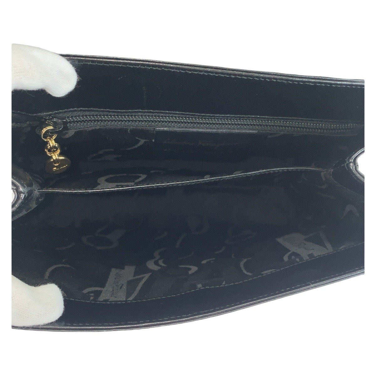 23790
Salvatore Ferragamo サルヴァトーレフェラガモ ヴィンテージ ガンチーニ ブラック 黒 ゴールド金具 レザー ハンドバッグ ショルダーバッグ 2way レディース ABP40