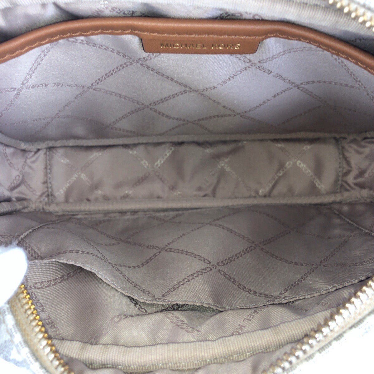 23803
Michael Kors マイケルコース アイボリー ブラウン ゴールド金具 PVC 斜め掛け ショルダーバッグ レディース S18