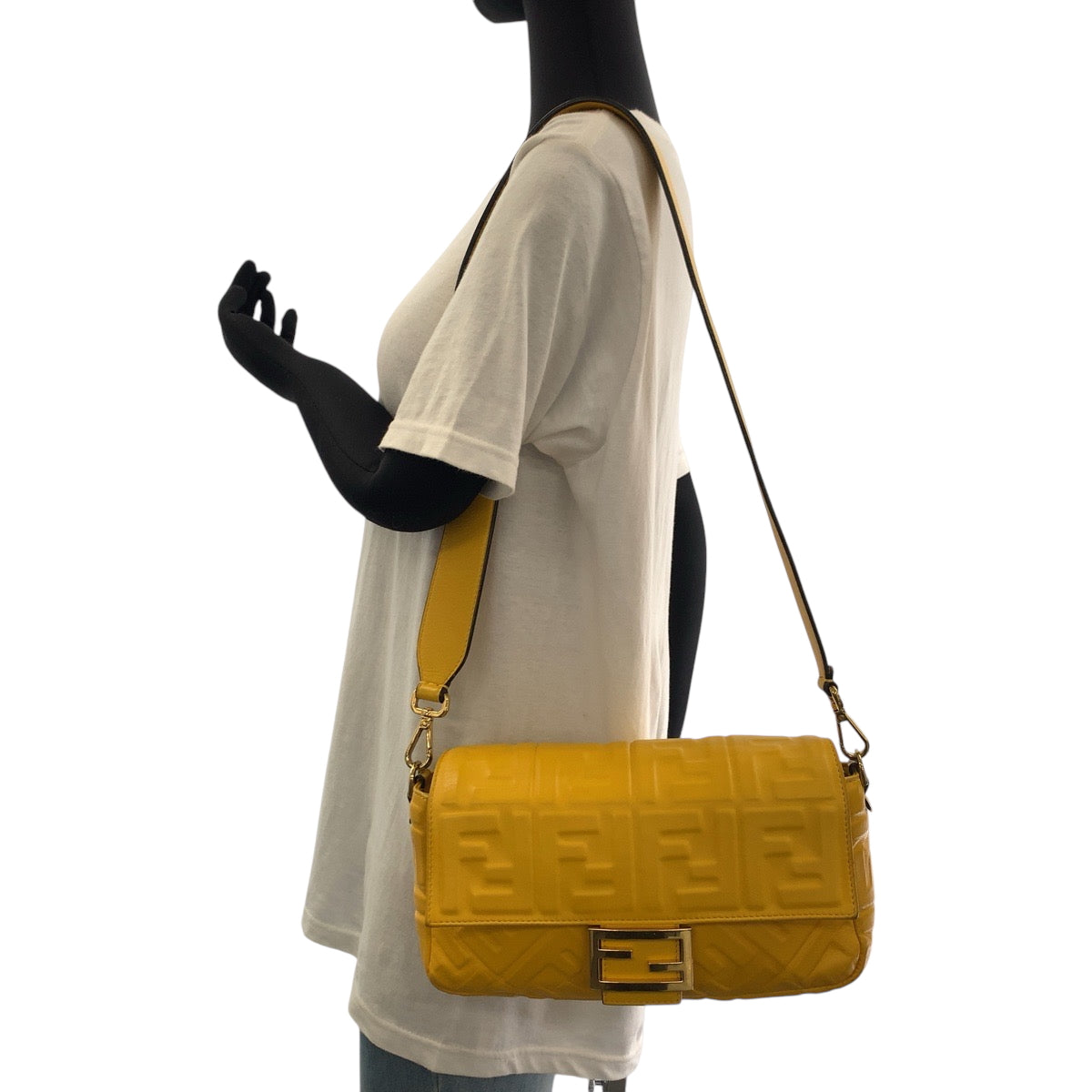 23804
FENDI フェンディ ズッカ マンマバケット イエロー ゴールド金具 レザー 8BR600 ショルダーバッグ メッセンジャーバッグ レディース ABP134