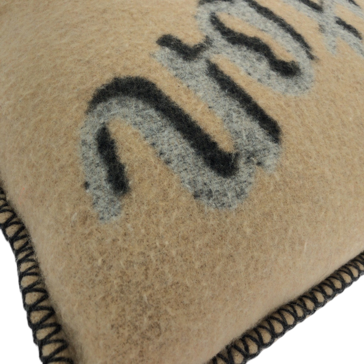 23809
LOUIS VUITTON ルイヴィトン カシミアロゴ ブラウン グレー カシミヤ R99304 インテリア クッション レディース A52