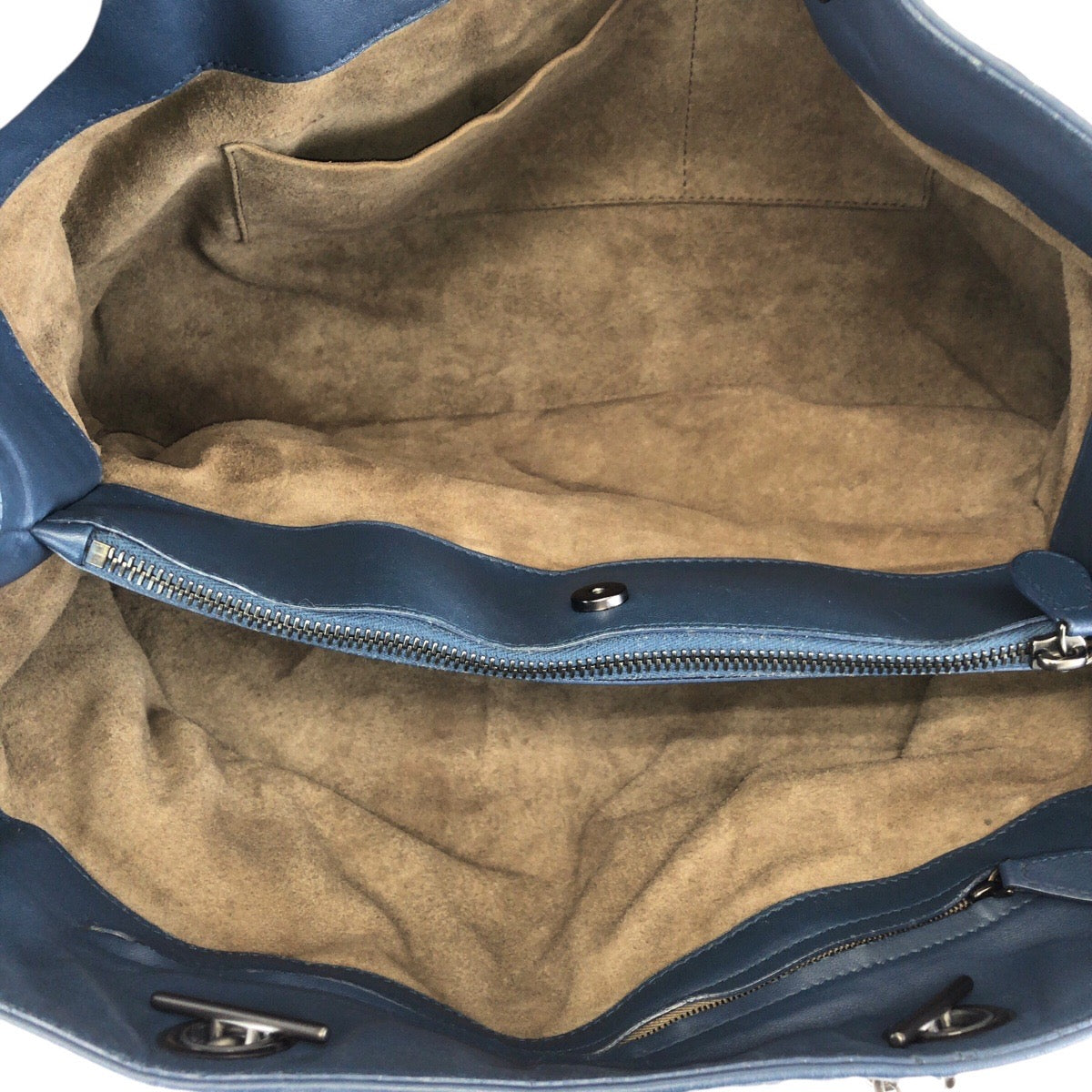 23819
BOTTEGAVENETA ボッテガヴェネタ イントレチャート ネイビー ガンメタ金具 レザー チェーンショルダーバッグ トートバッグ メンズ ABP80