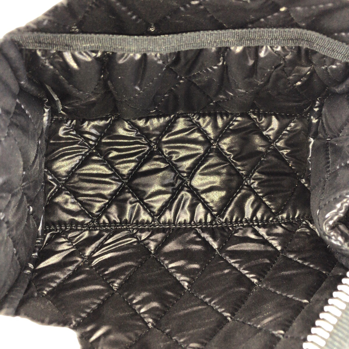 23825
CHANEL シャネル カメリア ココマーク グレー ブラック シルバー金具 ナイロン ポーチ メイクポーチ 小物入れ レディース S42