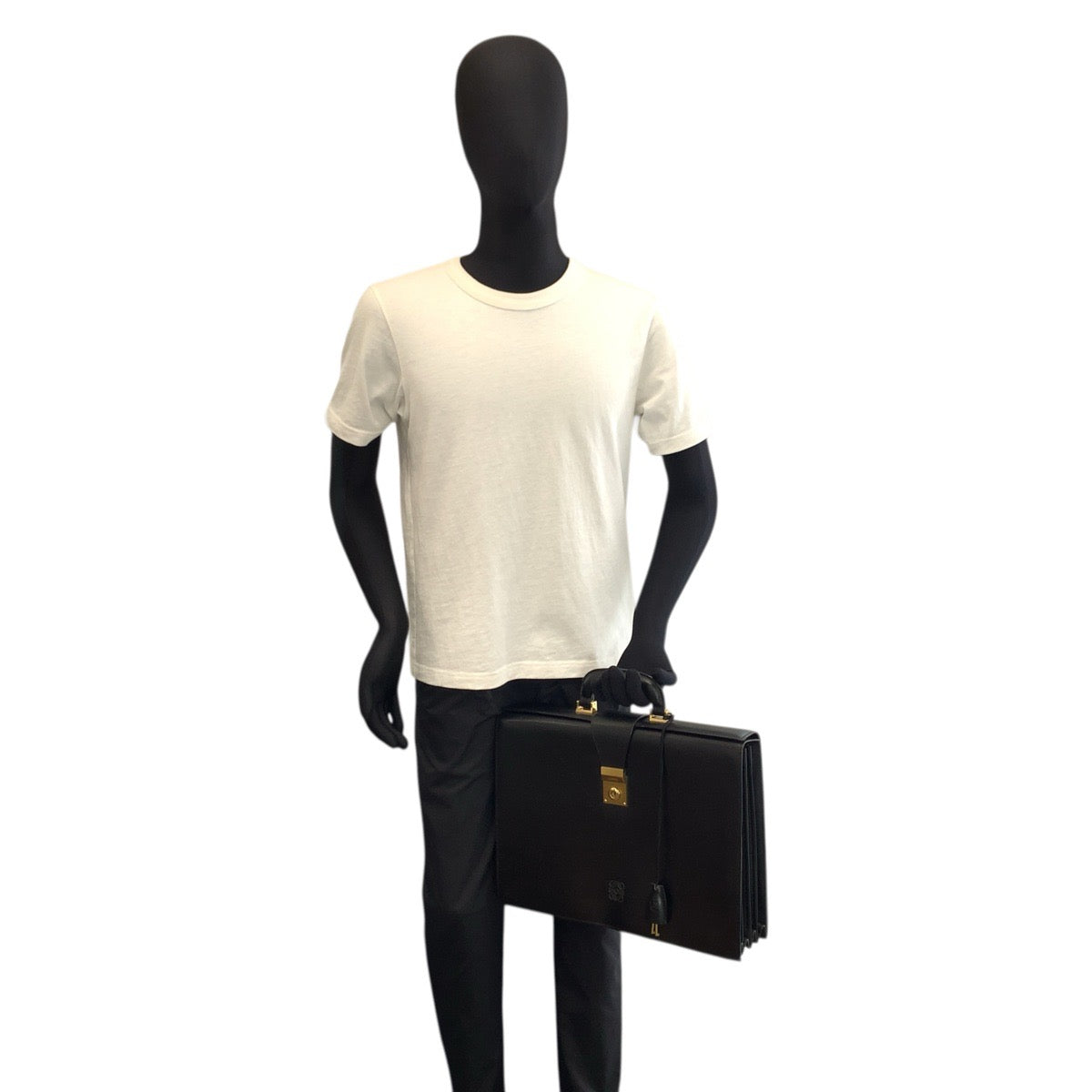 23832
LOEWE ロエベ アナグラム ブラック 黒 ゴールド金具 レザー ビジネスバッグ ブリーフケース メンズ ABP35