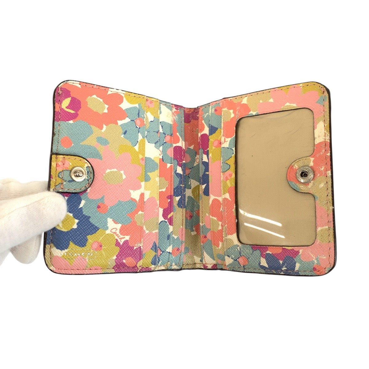 23835
COACH コーチ シグネチャー 花柄 ブラウン ベージュ シルバー金具 PVC 折り財布 コンパクトウォレット レディース AB1