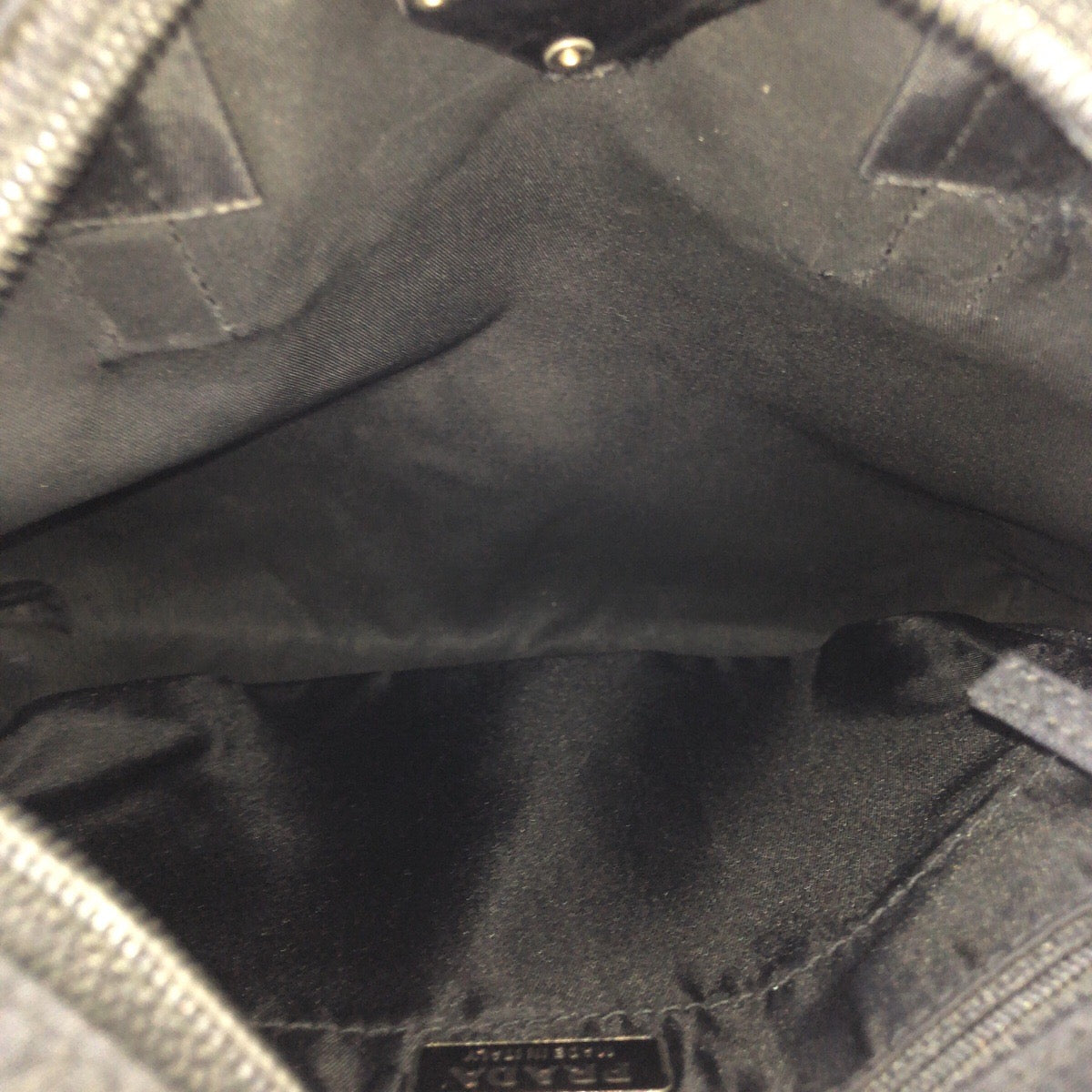 23850
PRADA プラダ テスート 三角ロゴプレート ブラック 黒 シルバー金具 ナイロン / レザー ハンドバッグ 男女兼用 レディース ABP28