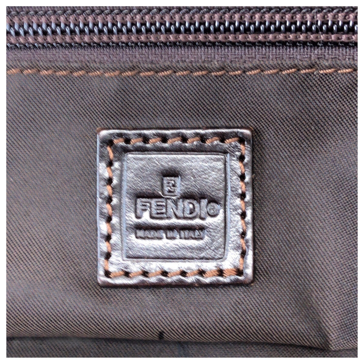 23851
FENDI フェンディ ズッカ ブラウン シルバー金具 ナイロン / レザー トートバッグ ショルダーバッグ レディース ABP28