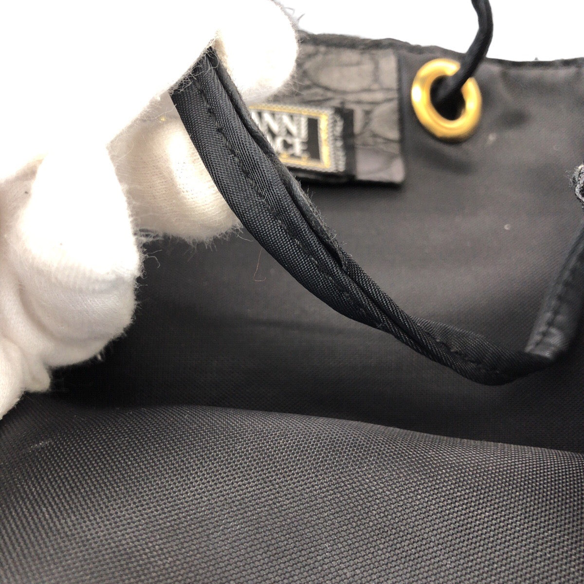23859
VERSACE ヴェルサーチ ヴィンテージ メデューサ ブラック 黒 ゴールド金具 ナイロン / レザー リュック・デイパック バックパック レディース A49