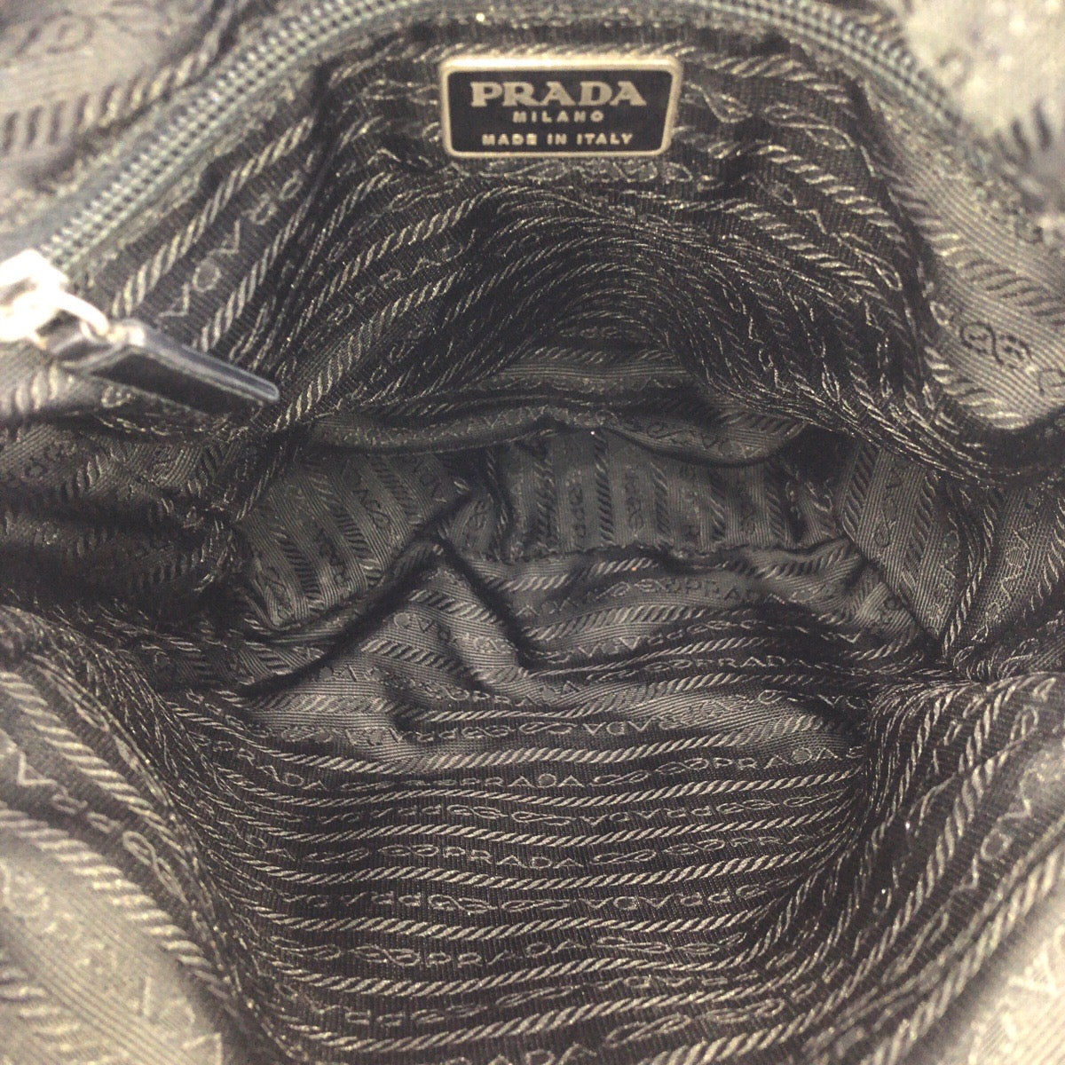 23864
PRADA プラダ テスート 三角ロゴプレート ブラック 黒 シルバー金具 ナイロン ショルダーバッグ メッセンジャーバッグ レディース AB21