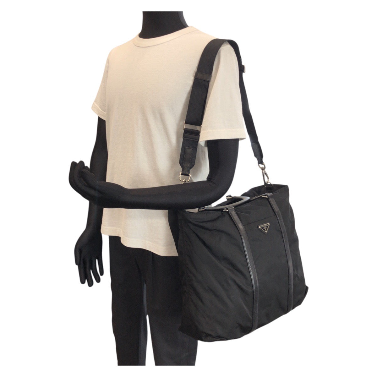 23865
PRADA プラダ テスート 三角ロゴプレート 2way ブラック 黒 シルバー金具 ナイロン / レザー ショルダーバッグ トートバッグ メンズ ABP42
