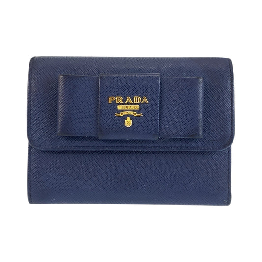 23874
PRADA プラダ サフィアーノ フィオッコ リボン ネイビー ゴールド金具 レザー 折り財布 コンパクトウォレット レディース AB21