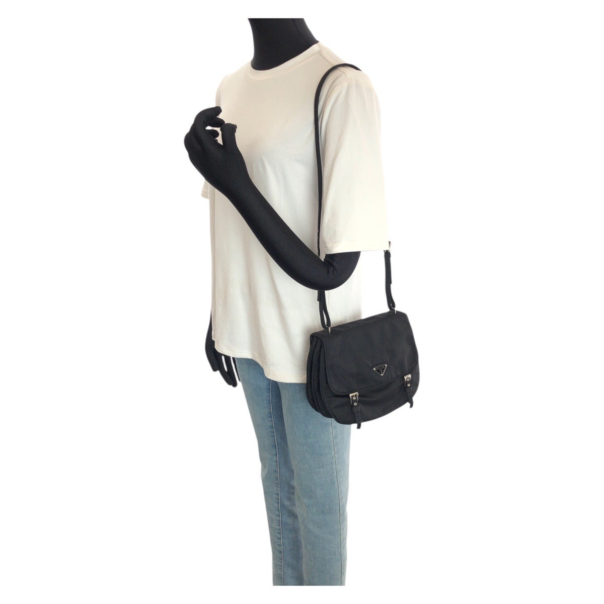 23880
PRADA プラダ テスート 三角ロゴプレート ブラック 黒 シルバー金具 ナイロン ショルダーバッグ ポシェット レディース A42