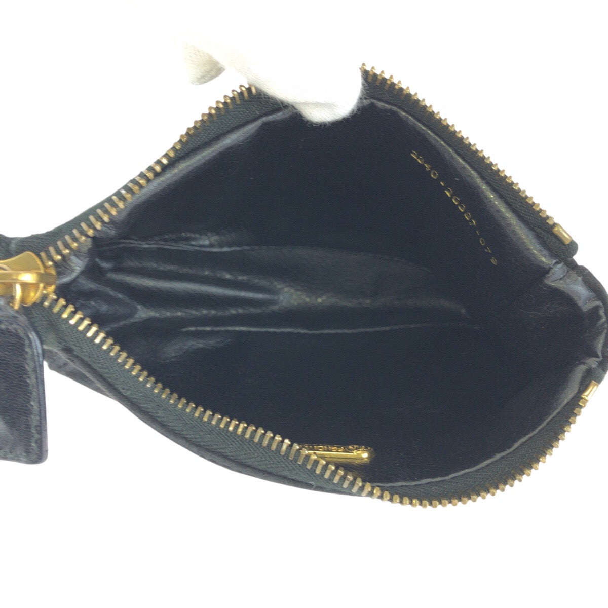 23886
FENDI フェンディ ヴィンテージ ブラック 黒 ゴールド金具 ヌバック 26387 ポーチ メイクポーチ 小物入れ レディース ABP14
