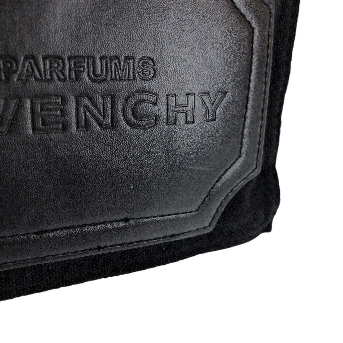 23888
GIVENCHY ジバンシィ ブラック 黒 ゴールド金具 キャンバス ポーチ メイクポーチ 小物入れ レディース AB2