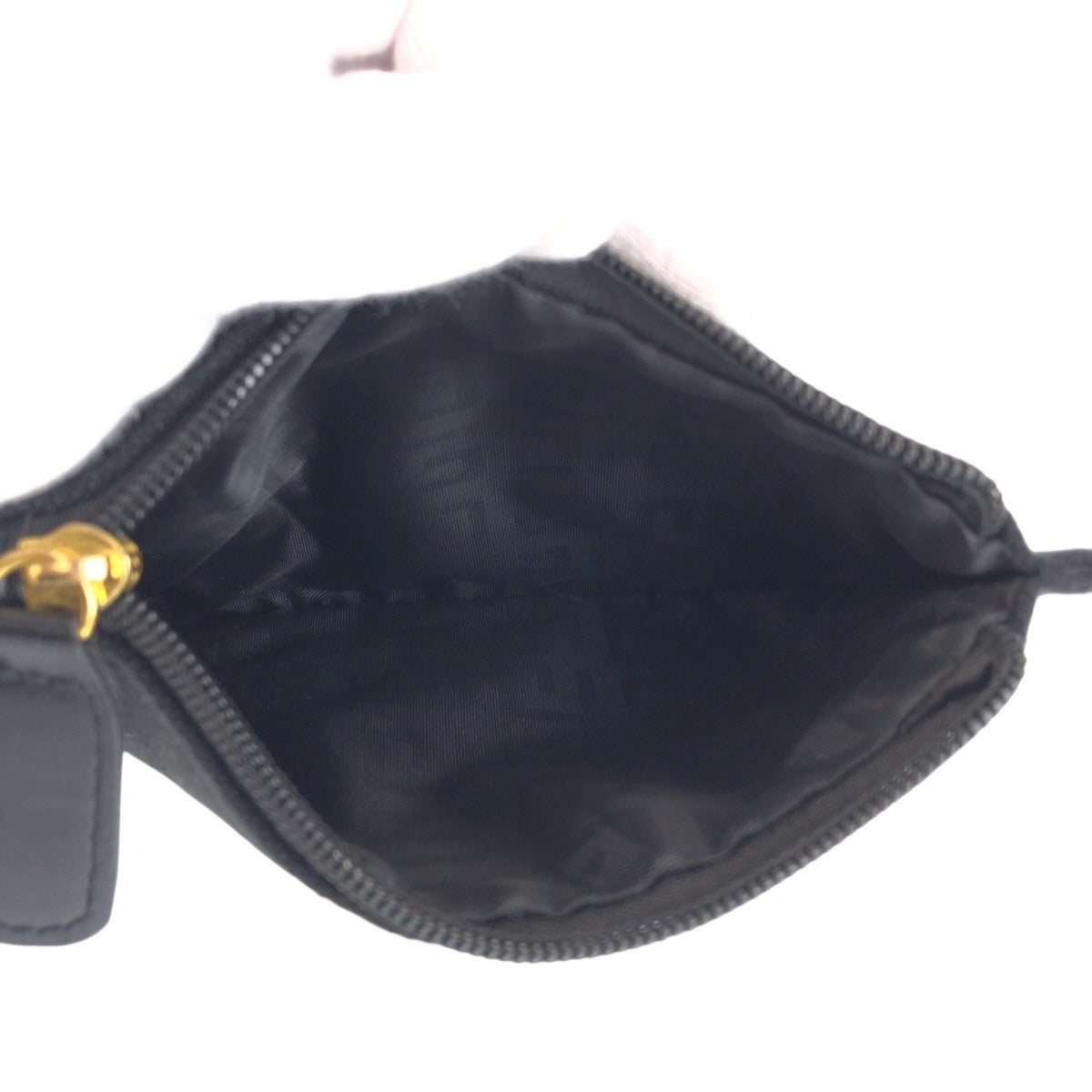 23888
GIVENCHY ジバンシィ ブラック 黒 ゴールド金具 キャンバス ポーチ メイクポーチ 小物入れ レディース AB2