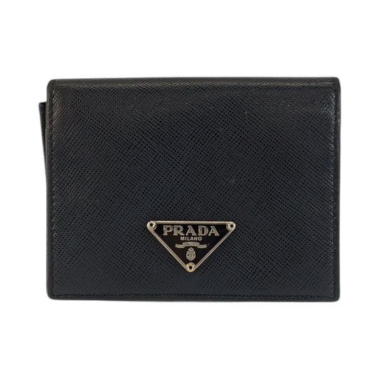 23916
PRADA プラダ サフィアーノ 三角ロゴプレート ブラック 黒 シルバー金具 レザー カードケース 名刺入れ メンズ AB6