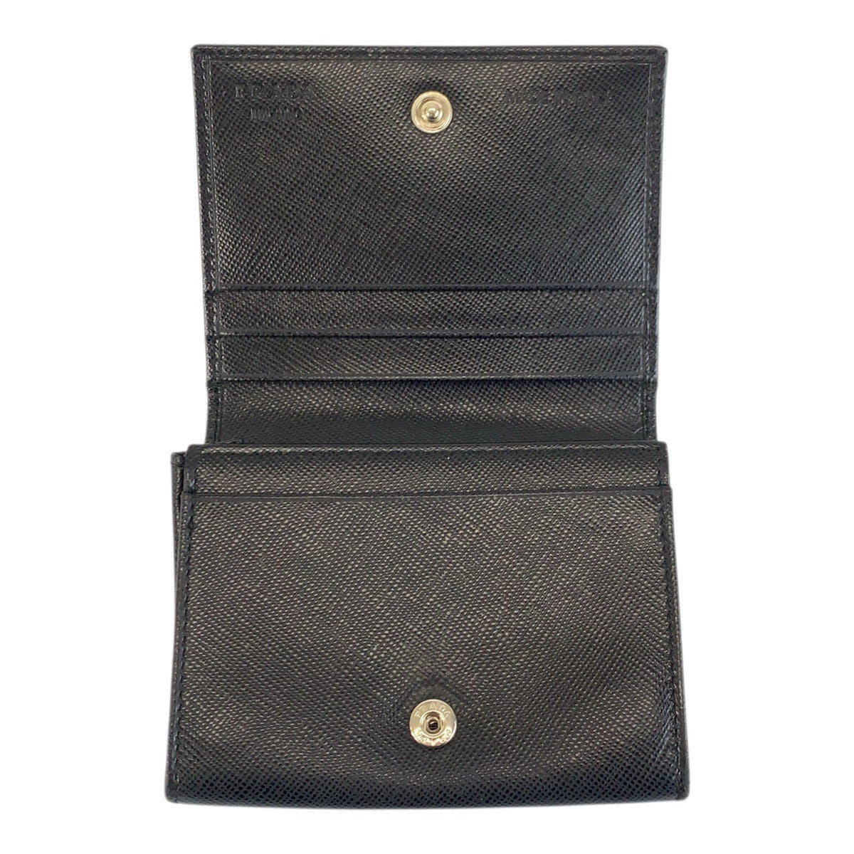 23916
PRADA プラダ サフィアーノ 三角ロゴプレート ブラック 黒 シルバー金具 レザー カードケース 名刺入れ メンズ AB6
