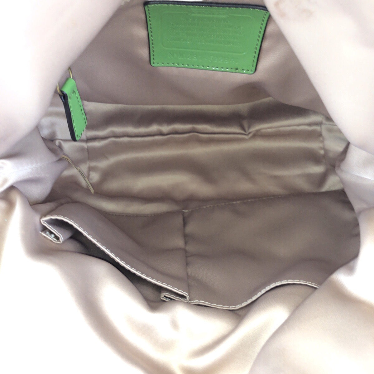 23931
COACH コーチ ポピー シグネチャー ２way ベージュ グリーン ゴールド金具 キャンバス / エナメル F22941 ショルダーバッグ ハンドバッグ レディース AB2