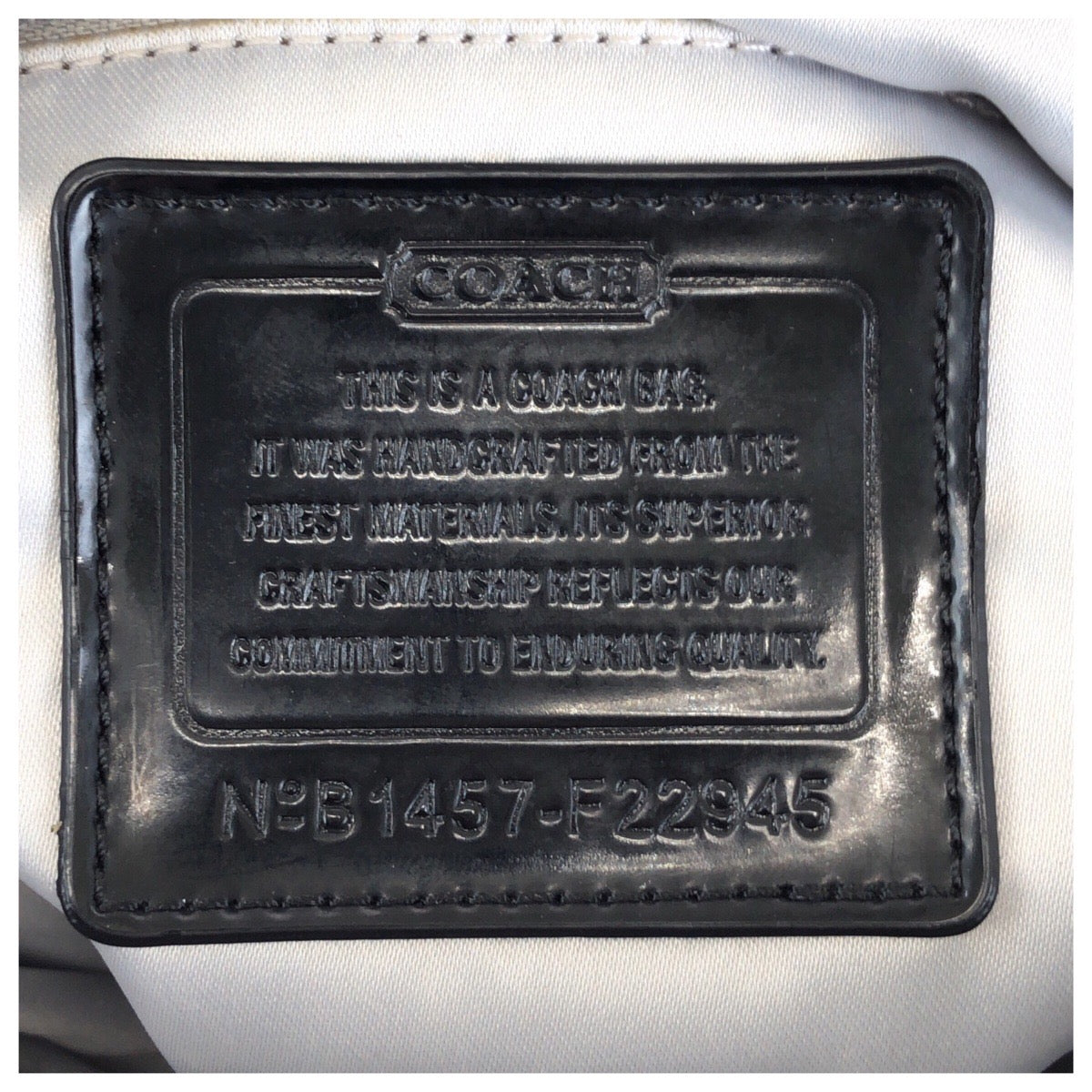 23940
COACH コーチ ポピー シグネチャー ブラック 黒 シルバー金具 キャンバス / パテントレザー F22945 ショルダーバッグ メッセンジャーバッグ レディース AB2000