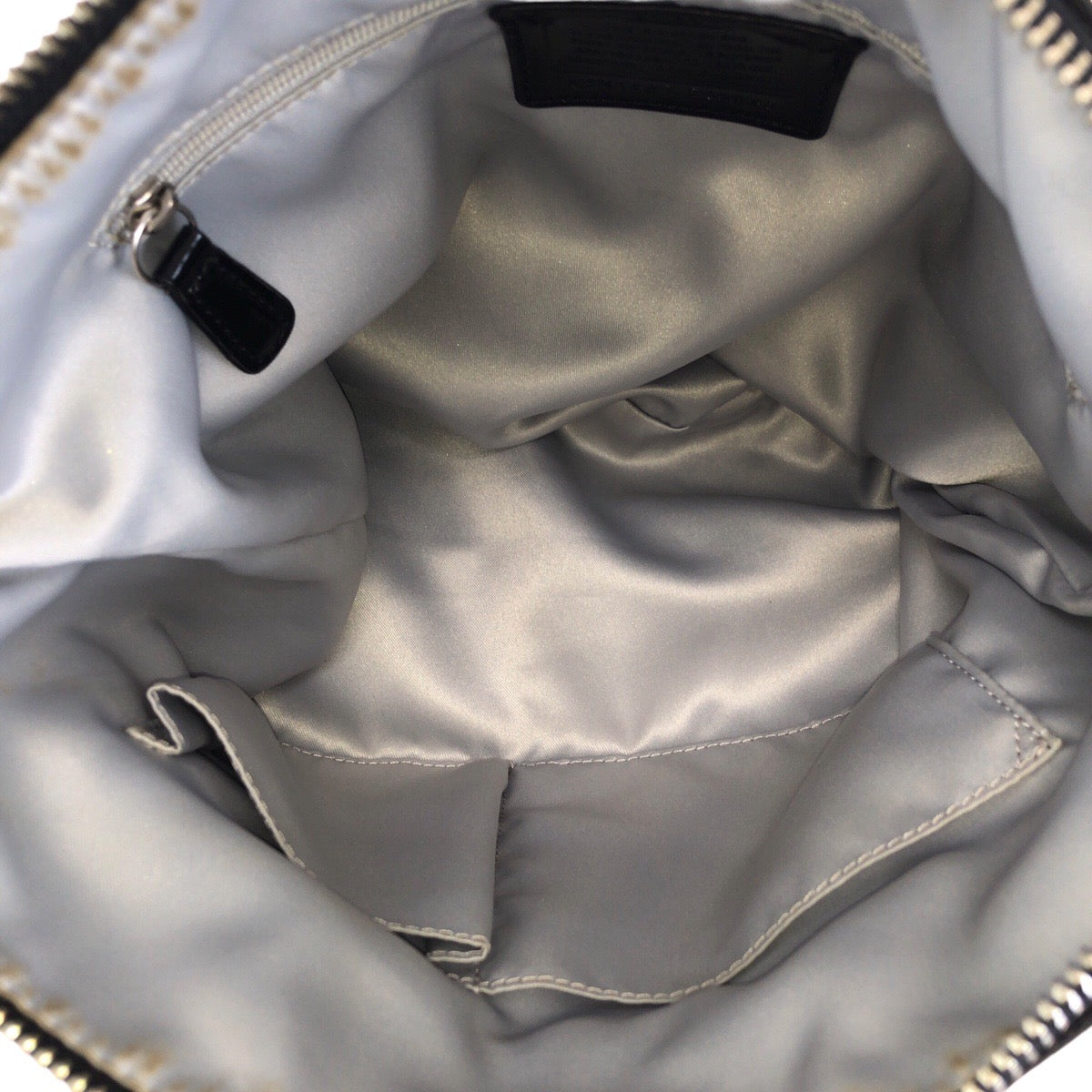 23940
COACH コーチ ポピー シグネチャー ブラック 黒 シルバー金具 キャンバス / パテントレザー F22945 ショルダーバッグ メッセンジャーバッグ レディース AB2000