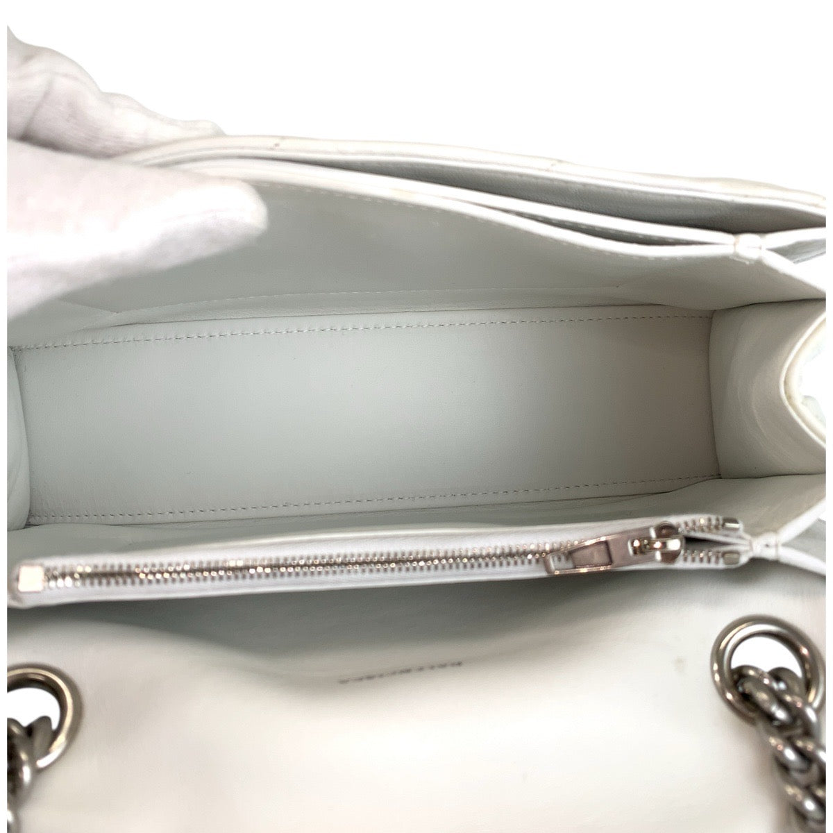 23950
BALENCIAGA バレンシアガ アワーグラス クラッシュチェーンバッグ ホワイト シルバー金具 レザー 716351 ショルダーバッグ レディース ABP145