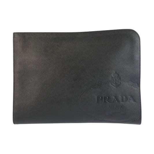 23962
PRADA プラダ サフィアーノ ブラック 黒 シルバー金具 レザー クラッチバッグ セカンドバッグ メンズ A56