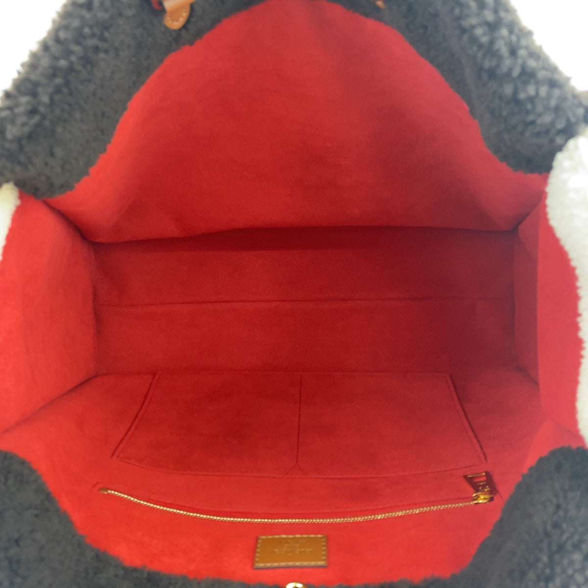 23988
LOUIS VUITTON ルイヴィトン モノグラム テディ オンザゴー GM ブラック 黒 ホワイト 白 ムートン M55420 ショルダーバッグ トートバッグ 2way レディース SA310