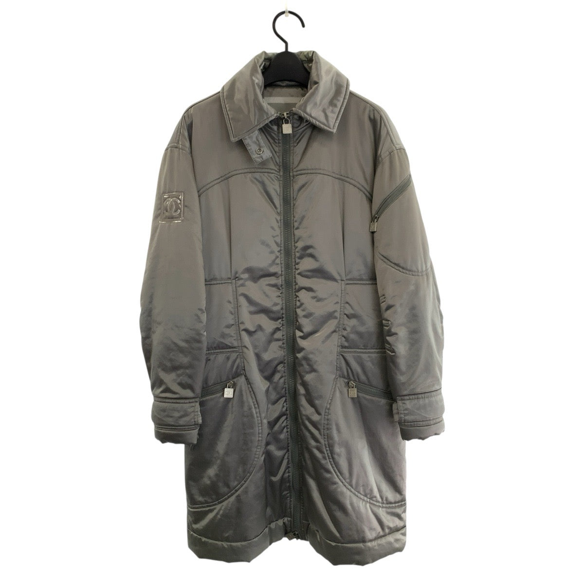 23993
CHANEL シャネル スポーツライン ココマーク サイズ42 グレー シルバー コットン / ポリアミド / エラスタン ダウンコート ジップアップコート レディース AB80