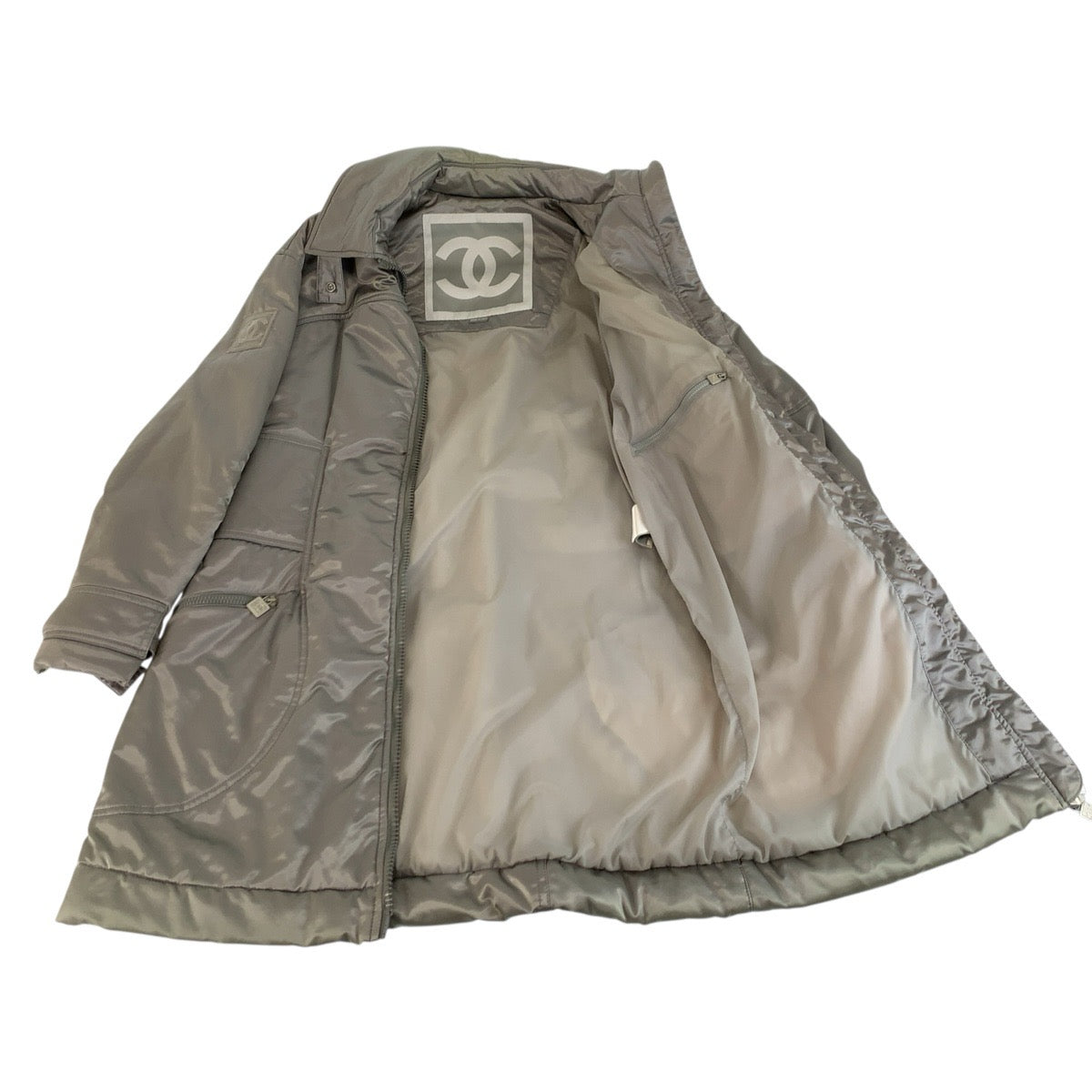 23993
CHANEL シャネル スポーツライン ココマーク サイズ42 グレー シルバー コットン / ポリアミド / エラスタン ダウンコート ジップアップコート レディース AB80