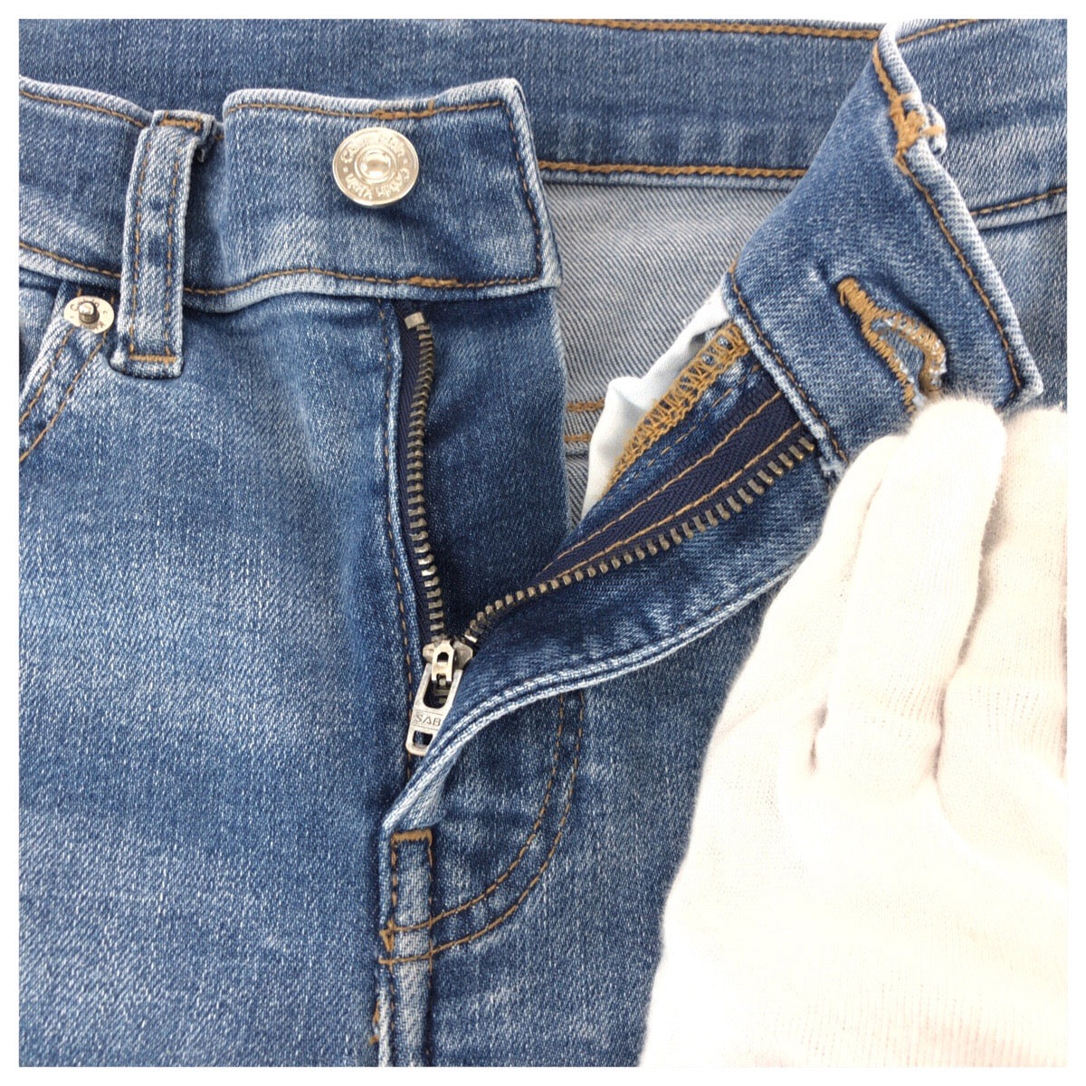 24049
Calvin Klein カルバンクライン High Rise Flare サイズ24 ライトブルー シルバー金具 コットン / ポリエステル 47B947G デニムパンツ ボトムス ジーンズ レディース A6