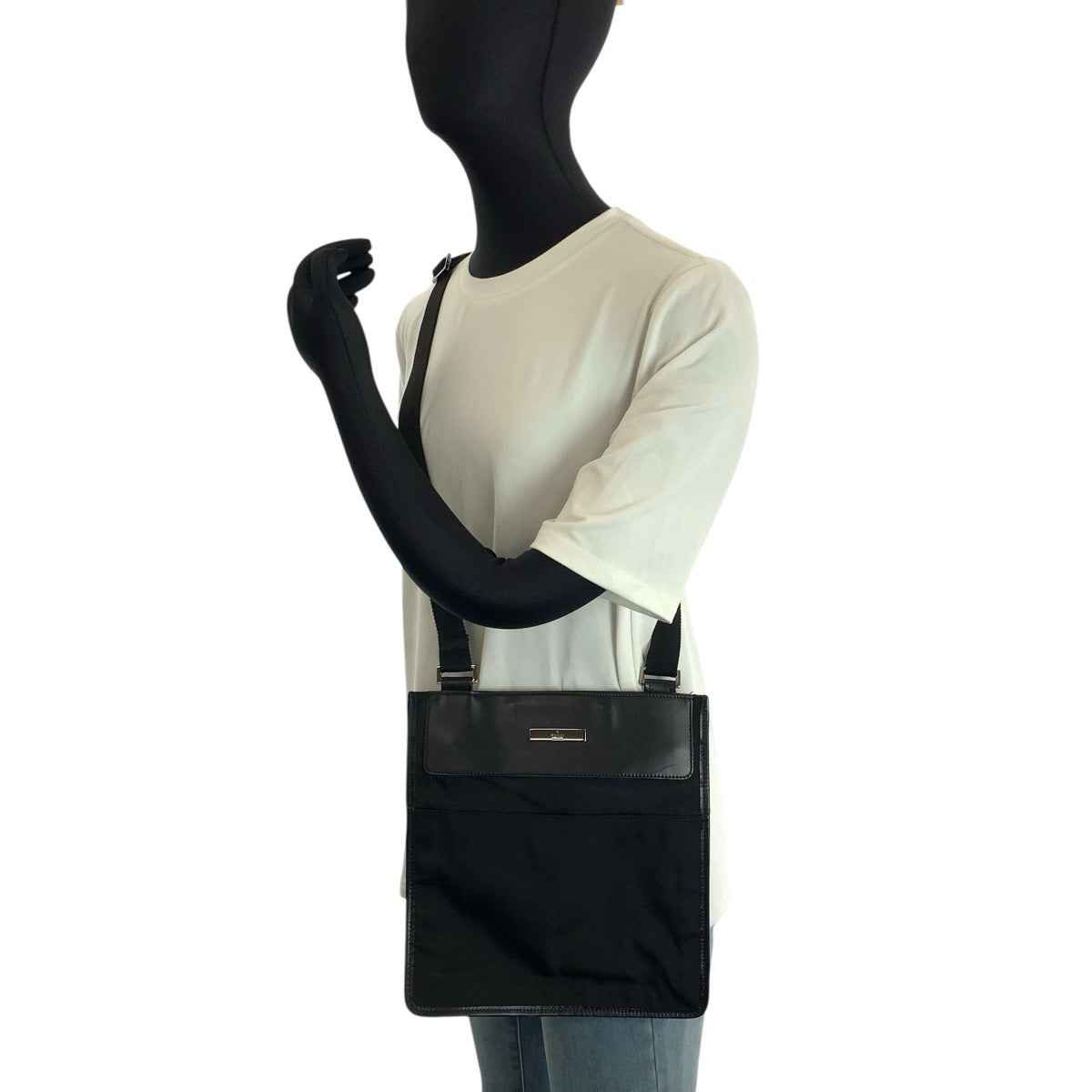 24072
GUCCI グッチ ブラック 黒 シルバー金具 ナイロン / レザー 27639 ショルダーバッグ メッセンジャーバッグ レディース ABP30