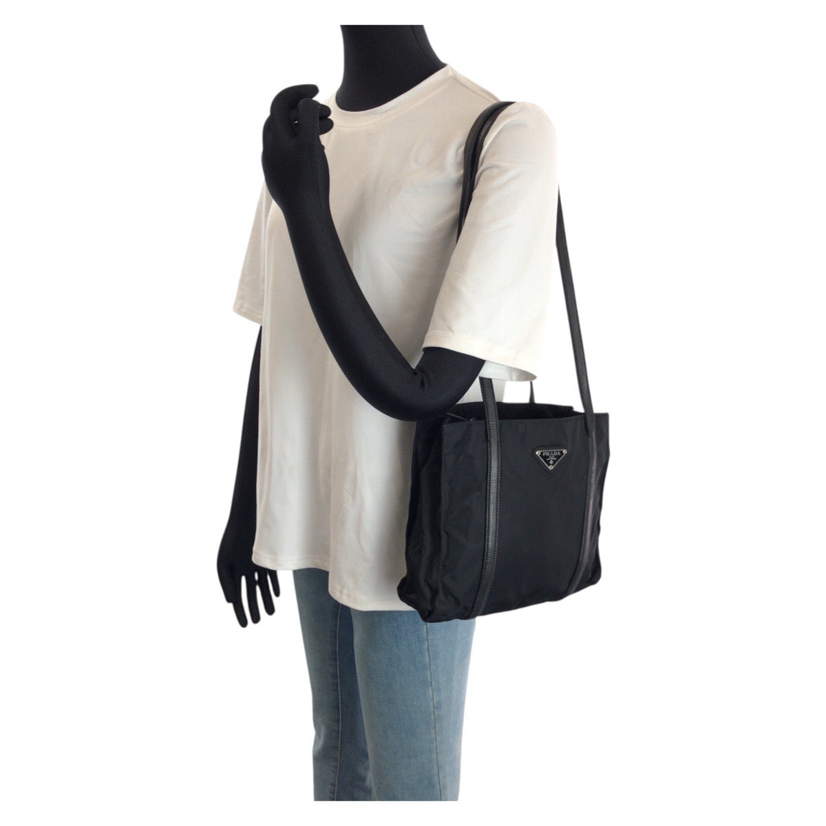 24143
PRADA プラダ テスート 三角ロゴプレート ブラック 黒 シルバー金具 ナイロン / レザー ショルダーバッグ レディース AB30