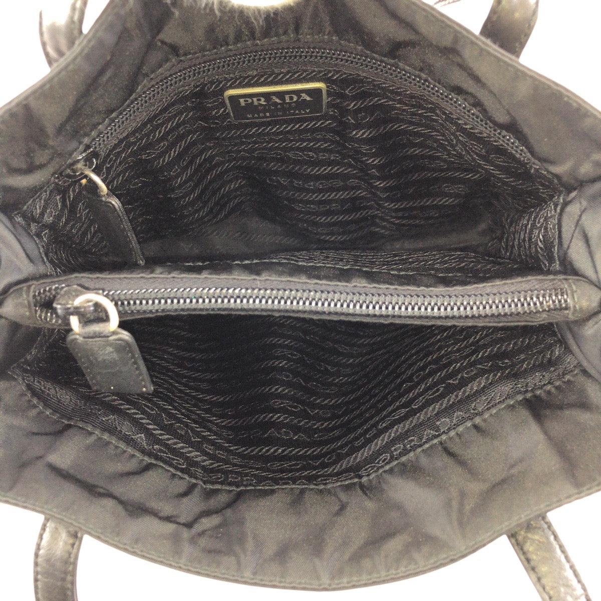 24143
PRADA プラダ テスート 三角ロゴプレート ブラック 黒 シルバー金具 ナイロン / レザー ショルダーバッグ レディース AB30