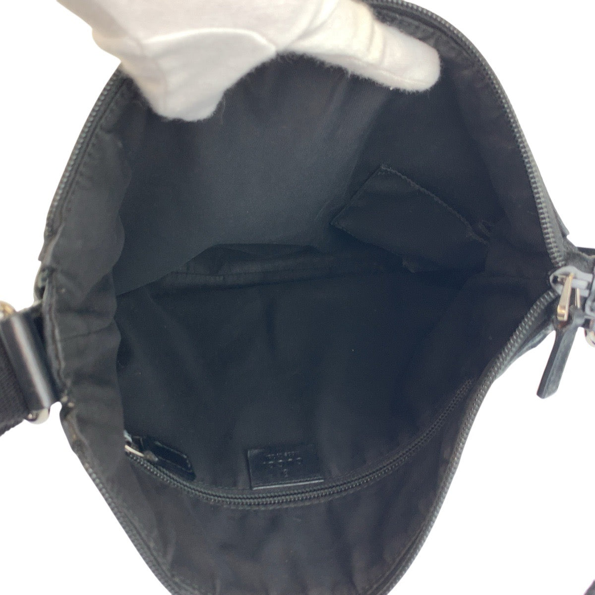 24149
GUCCI グッチ ブラック 黒 GGキャンバス / レザー 145857 ショルダーバッグ ポシェット レディース AB44
