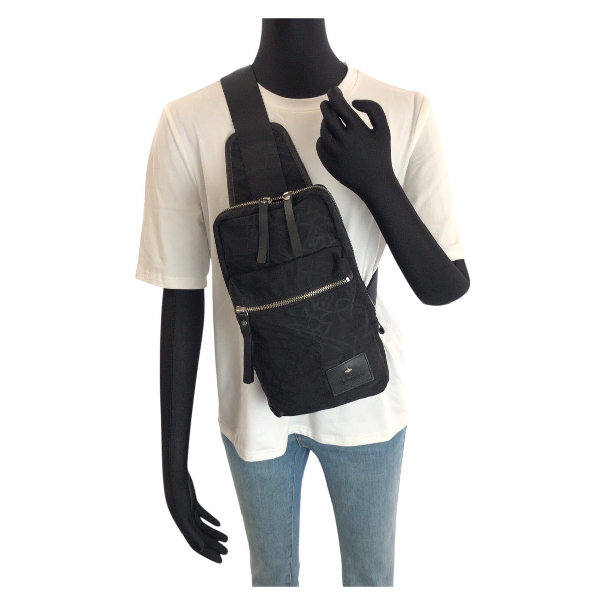 24157
Vivienne Westwood ヴィヴィアンウエストウッド ラインORBエンボス ブラック 黒 シルバー金具 ナイロン / レザー ボディバッグ ショルダーバッグ レディース ABP16