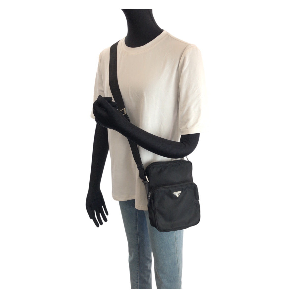 24181
PRADA プラダ テスート 三角ロゴプレート ブラック 黒 シルバー金具 ナイロン ショルダーバッグ ポシェット レディース ABP35