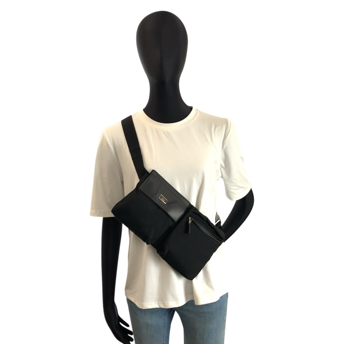 24199
GUCCI グッチ シェリーライン ブラック 黒 ナイロン / レザー 28566 ボディバッグ ウエストバッグ 男女兼用 レディース ABP35