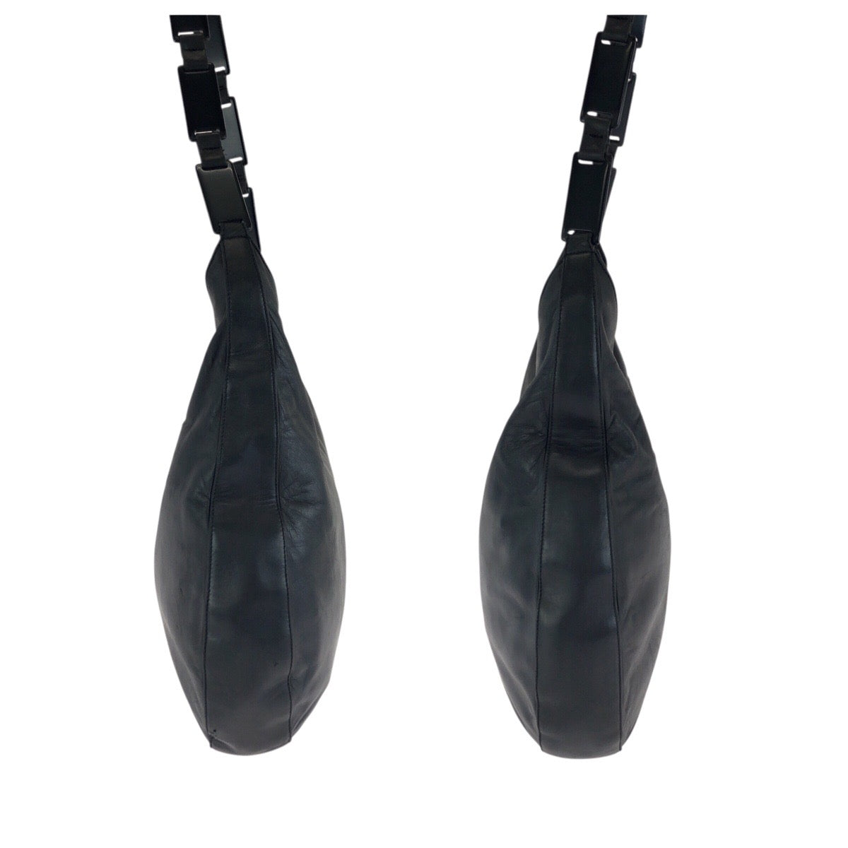 24200
PRADA プラダ ブラック 黒 シルバー金具 レザー / プラスチック ショルダーバッグ レディース AB35