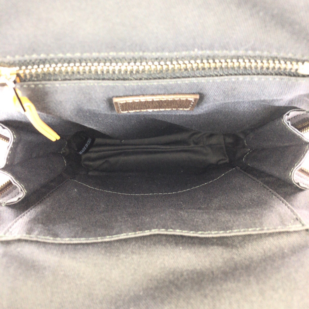 24206
Paul Smith ポール スミス カラードチップレザー ブラウン オレンジ ゴールド金具 レザー ボディバッグ ショルダーバッグ メンズ B23