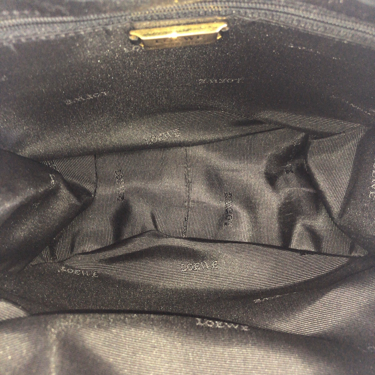 24214
LOEWE ロエベ ヴィンテージ アナグラム 巾着 ブラック 黒 ゴールド金具 レザー ショルダーバッグ ポシェット レディース ABP30