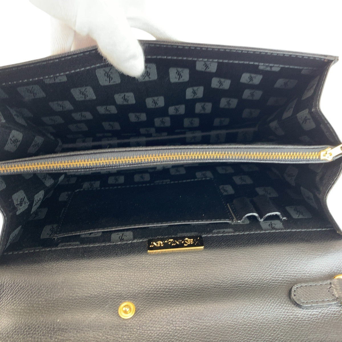 24218
YVES SAINT LAURENT イヴ サンローラン ヴィンテージ YSL ブラック 黒 ゴールド金具 レザー クラッチバッグ セカンドバッグ メンズ A30