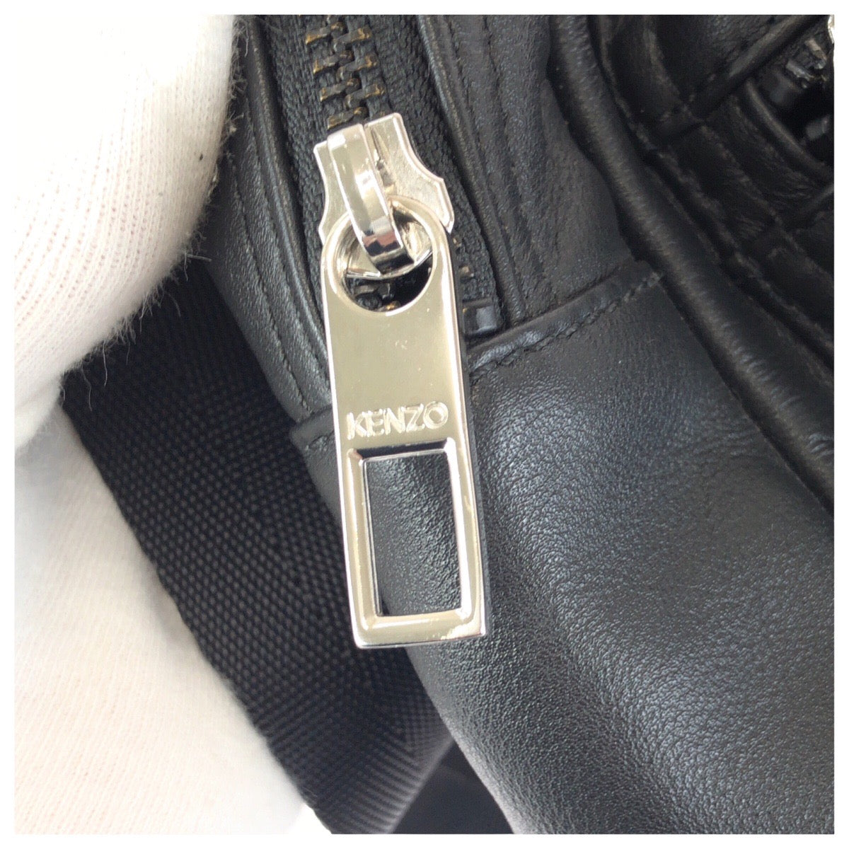 24242
KENZO ケンゾー 刺繍 ブラック 黒 シルバー金具 レザー リュック・デイパック ミニバックパック メンズ A35