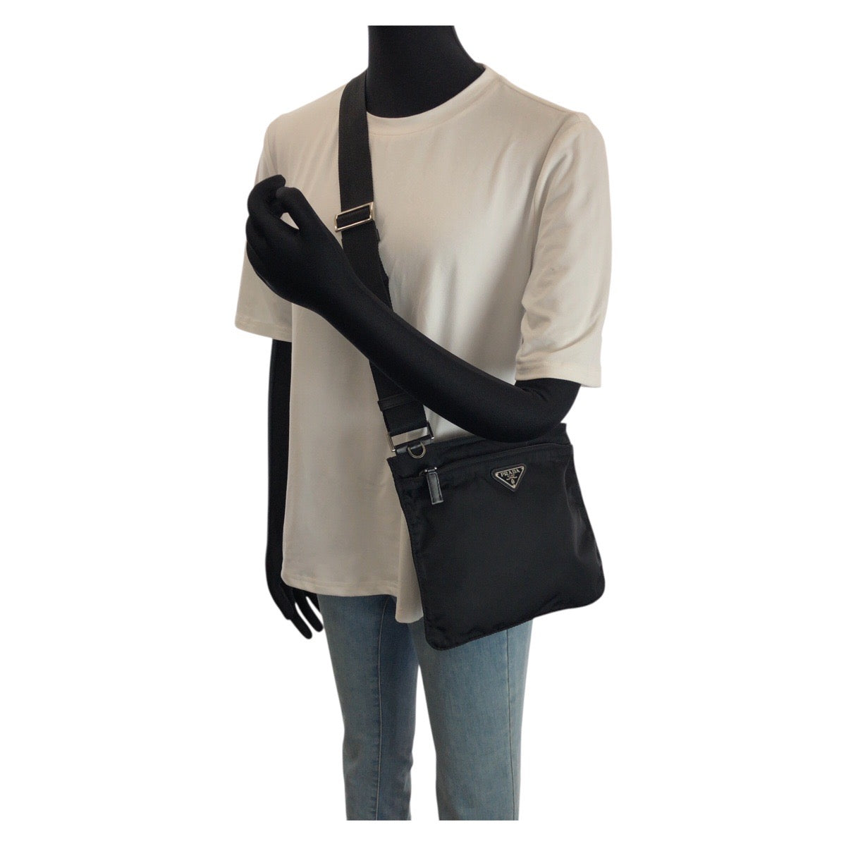24252
PRADA プラダ テスート 三角ロゴプレート ブラック 黒 シルバー金具 ナイロン ショルダーバッグ レディース ABP42