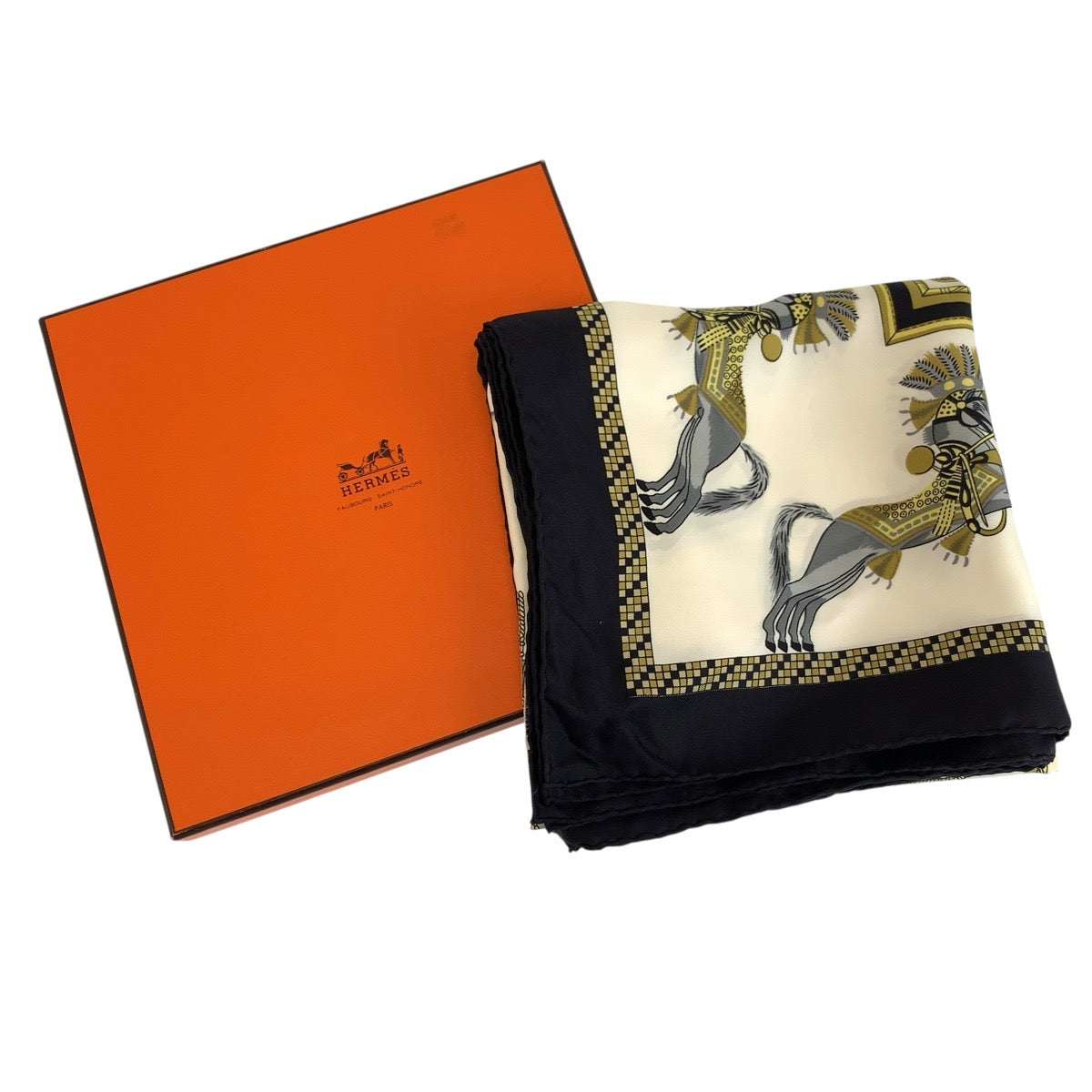 24337
HERMES エルメス Harnais Francais PREMIER カレ90 ホワイト ブラック マルチカラー シルク スカーフ レディース AB21