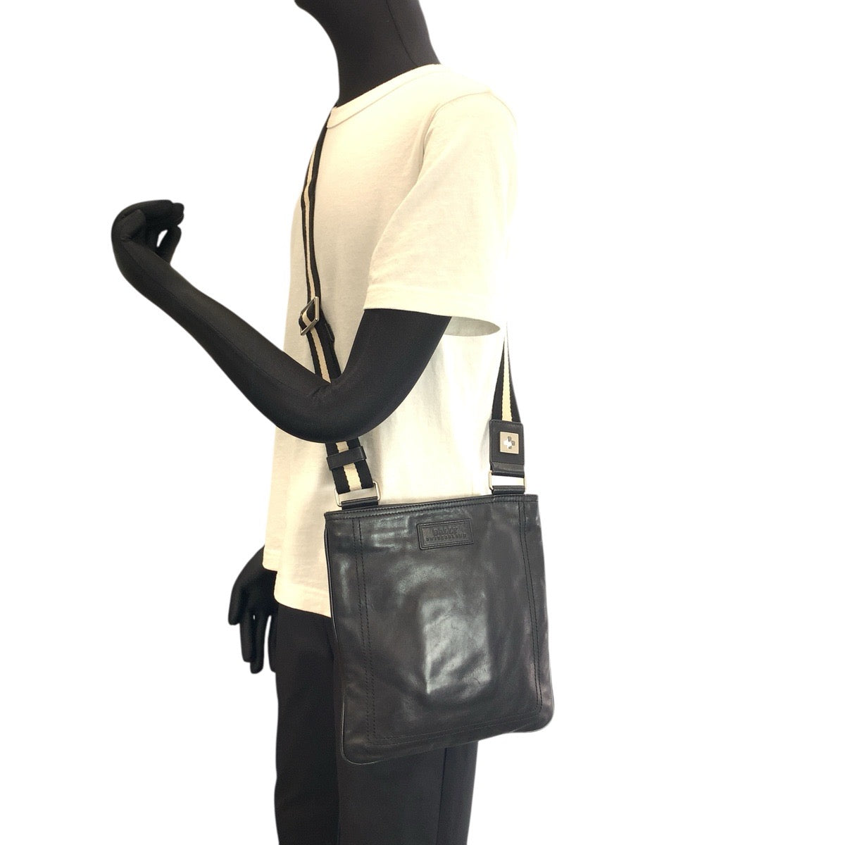 24358
BALLY バリー トレインスポッティング ブラック ホワイト シルバー金具 レザー ショルダーバッグ メッセンジャーバッグ メンズ ABP15