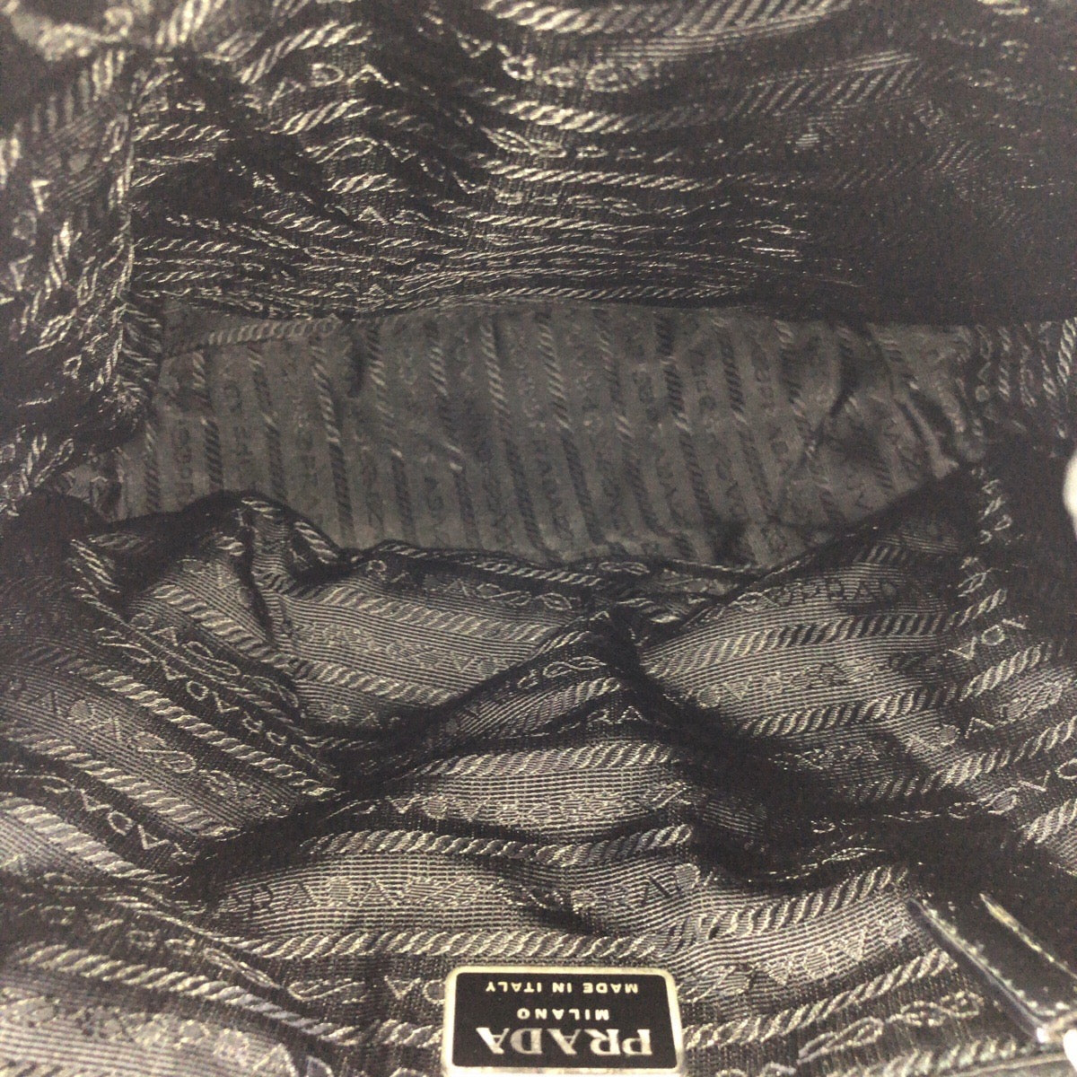 24368
PRADA プラダ テスート 三角ロゴプレート ブラック 黒 シルバー金具 ナイロン リュックサック バックパック レディース AB36