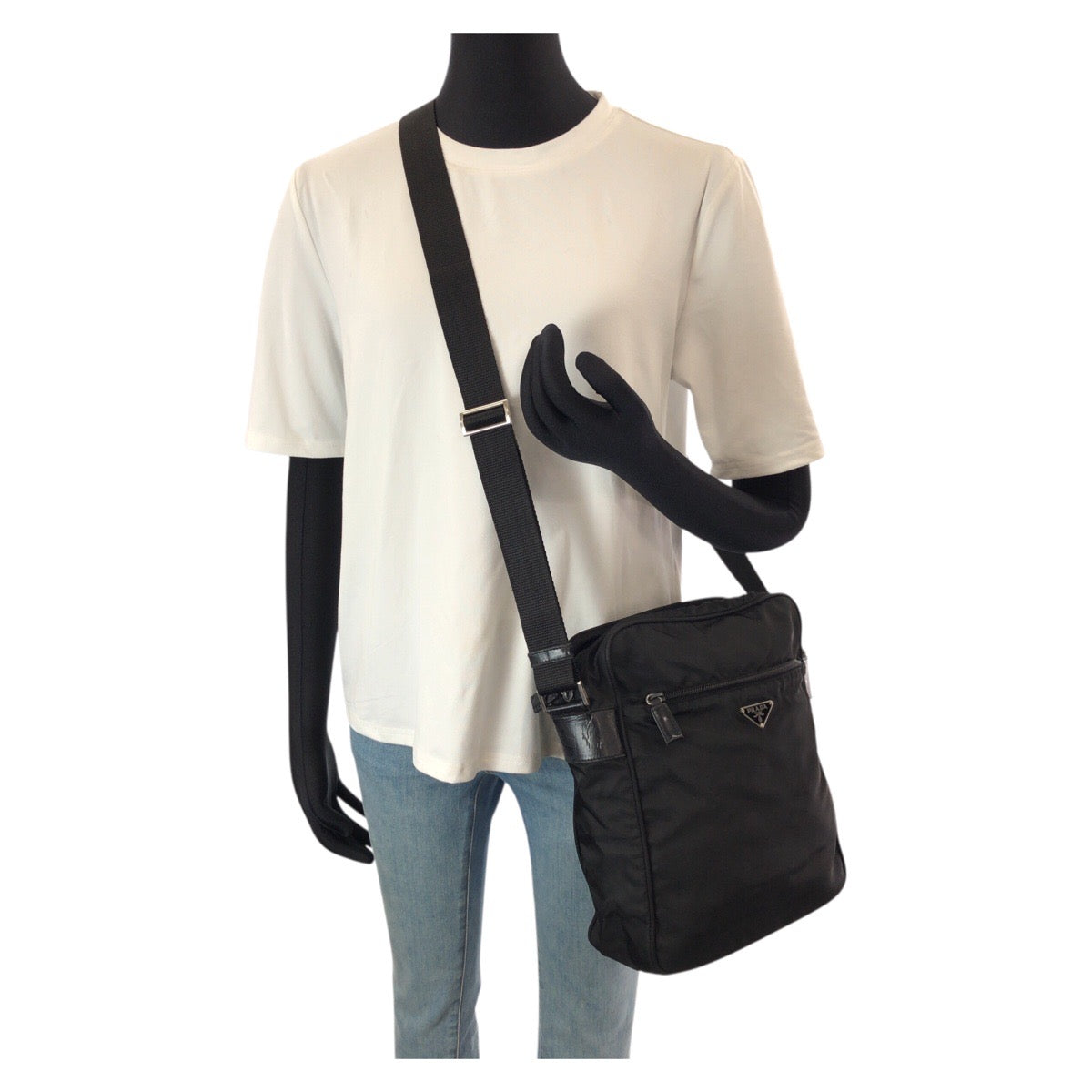 24397
PRADA プラダ テスート 三角ロゴプレート ブラック 黒 シルバー金具 ナイロン / レザー ショルダーバッグ レディース AB22
